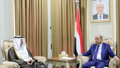 رئيس الوزراء يشيد بالعلاقات الأخوية المتميزة بين اليمن والكويت والحرص على تطويرها