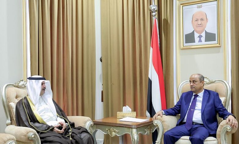 رئيس الوزراء يشيد بالعلاقات الأخوية المتميزة بين اليمن والكويت والحرص على تطويرها