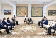 رئيس مجلس القيادة يتسلم دعوة من الرئيس العراقي لحضور مؤتمري القمة العربية العادية والاقتصادية