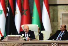 رئيس مجلس القيادة يدعو الى تأسيس صندوق عربي للمساهمة في اعادة إعمار اليمن
