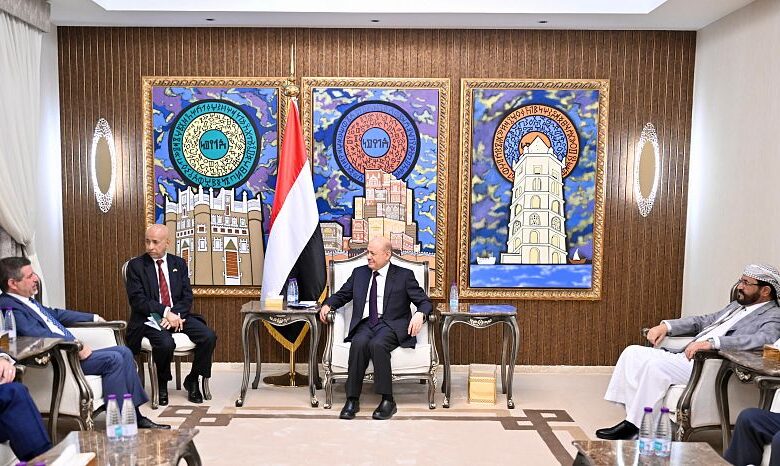 رئيس مجلس القيادة يستبعد اي نوايا من جانب المليشيات الحوثية لتغيير سلوكها التخريبي
