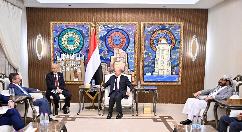 رئيس مجلس القيادة يستبعد اي نوايا من جانب المليشيات الحوثية لتغيير سلوكها التخريبي