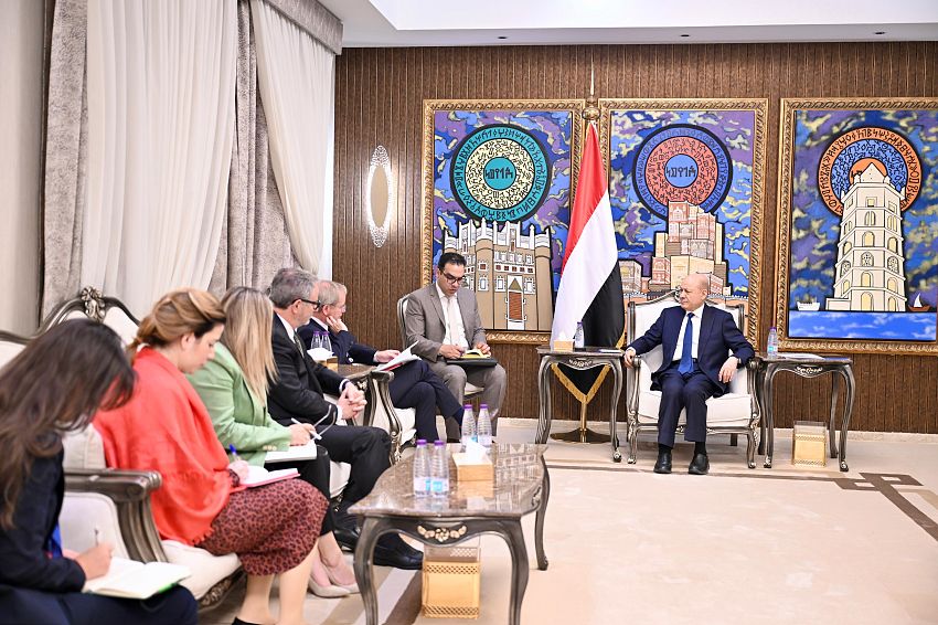رئيس مجلس القيادة يستقبل نائب الامين العام للاتحاد الاوروبي