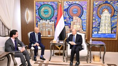 رئيس مجلس القيادة يشيد بجهود الولايات المتحدة في تنفيذ قرار حظر الاسلحة الايرانية