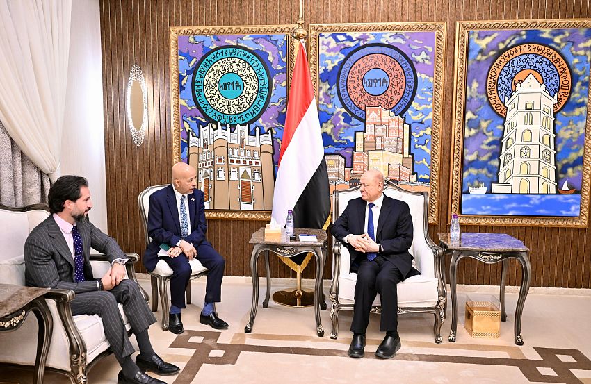 رئيس مجلس القيادة يشيد بجهود الولايات المتحدة في تنفيذ قرار حظر الاسلحة الايرانية