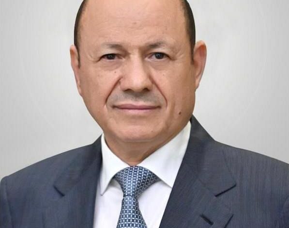 رئيس مجلس القيادة يعزي بوفاة الدكتور عبدالله المجاهد