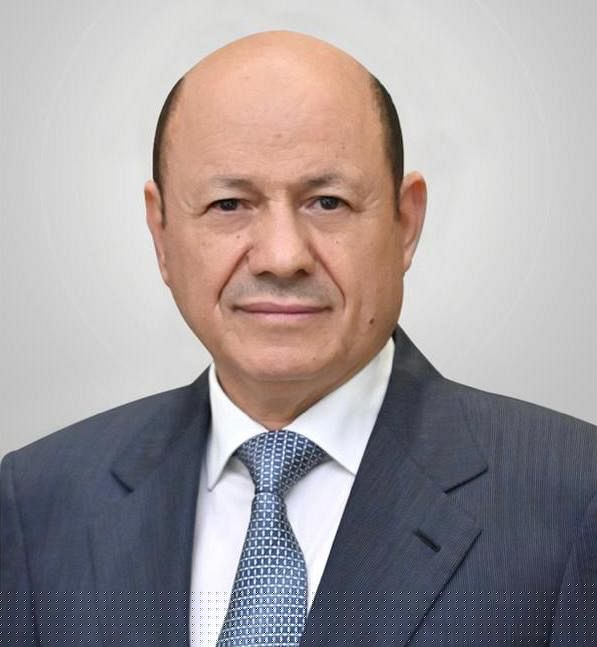 رئيس مجلس القيادة يعزي بوفاة الدكتور عبدالله المجاهد