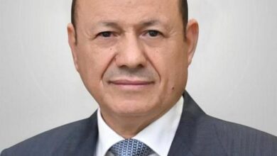 رئيس مجلس القيادة يعزي قائد المنطقة  العسكرية الاولى