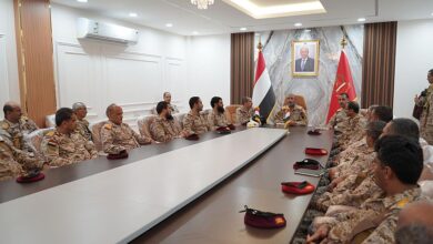 رئيس هيئة الأركان يزور المنطقة العسكرية الخامسة ويطلع على أوضاع المقاتلين