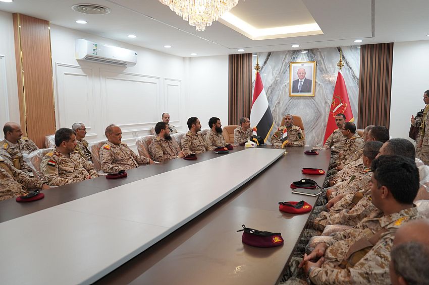 رئيس هيئة الأركان يزور المنطقة العسكرية الخامسة ويطلع على أوضاع المقاتلين
