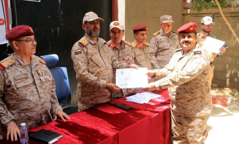 رئيس هيئة الأركان يشهد اختتام الدورة التدريبية الأولى لمأموري الضبط القضائي العسكري