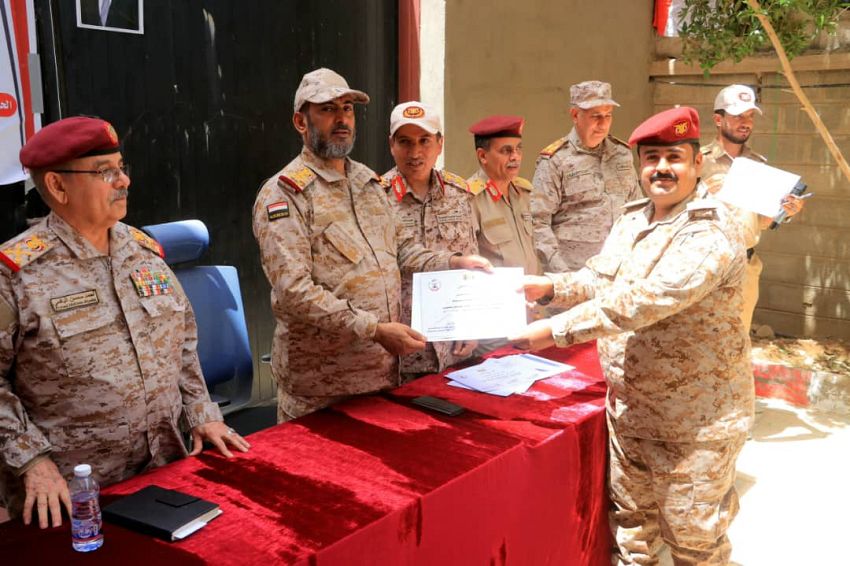رئيس هيئة الأركان يشهد اختتام الدورة التدريبية الأولى لمأموري الضبط القضائي العسكري