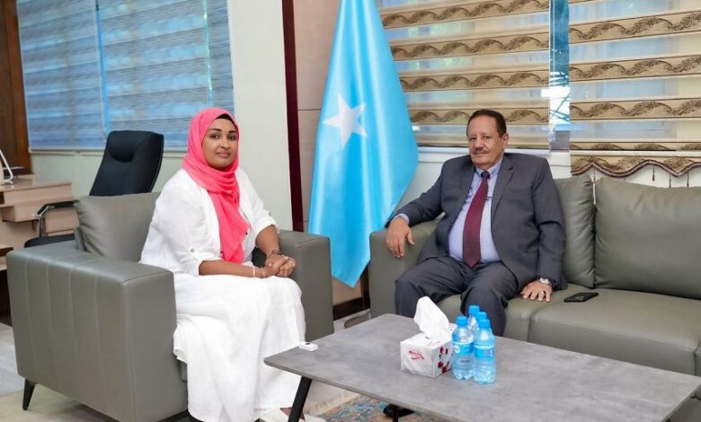 سفير اليمن يلتقي وزيرة شؤون الأسرة وحقوق الانسان الصومالية