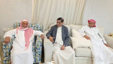 عضو مجلس القيادة الرئاسي البحسني يزور الشيخ عوض بن دحيدحان الجوهي ويشيد بعطائه المجتمعي والخيري