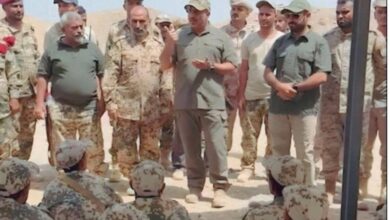 عضو مجلس القيادة طارق صالح يتفقد البرنامج التدريبي السنوي