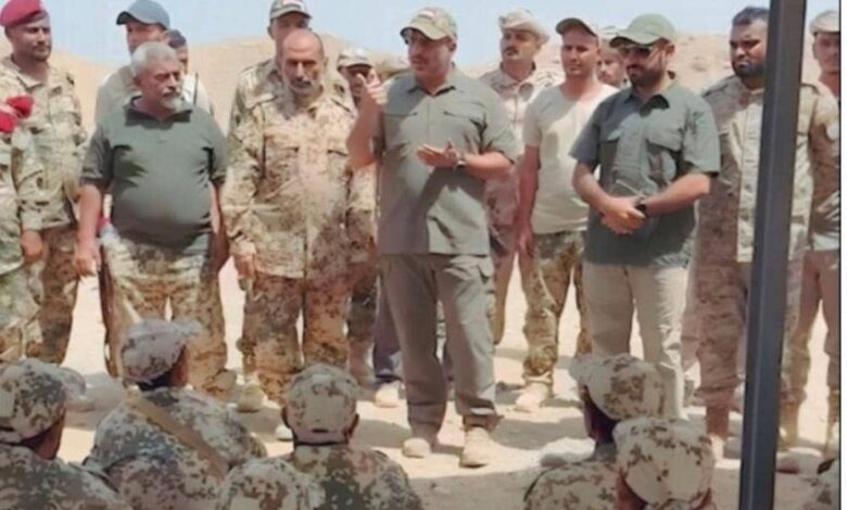 عضو مجلس القيادة طارق صالح يتفقد البرنامج التدريبي السنوي