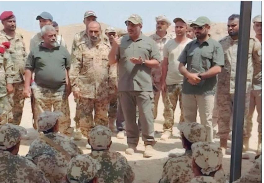عضو مجلس القيادة طارق صالح يتفقد البرنامج التدريبي السنوي