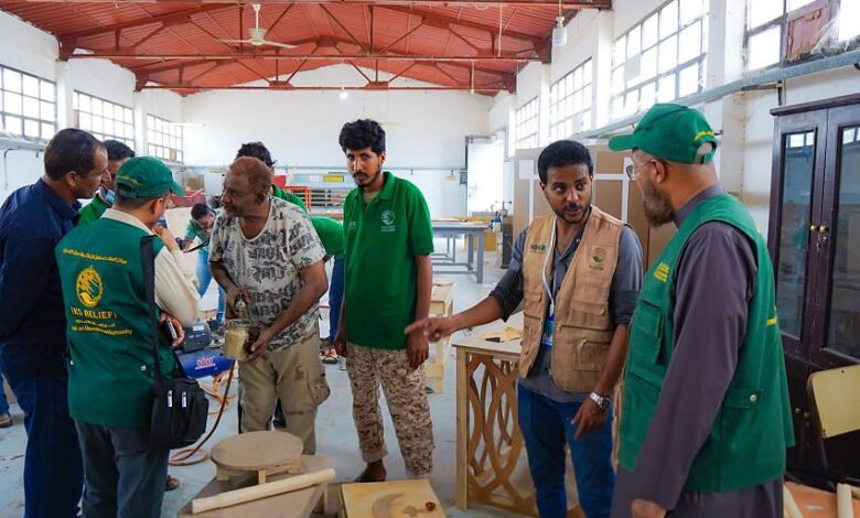 فريق مركز الملك سلمان للإغاثة يطلع على سير مشروع التمكين المهني لتحسين سبل العيش في لحج