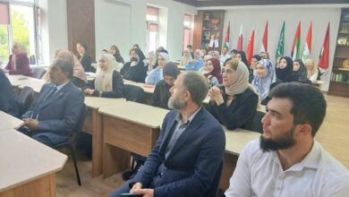 محاضرة بجامعة الشيشان تسلط الضوء على سياحة حضرموت البيئية ضمن فعاليات “أسبوع حضرموت في روسيا الاتحادية “