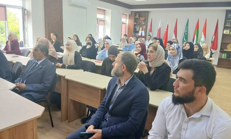 محاضرة بجامعة الشيشان تسلط الضوء على سياحة حضرموت البيئية ضمن فعاليات “أسبوع حضرموت في روسيا الاتحادية “