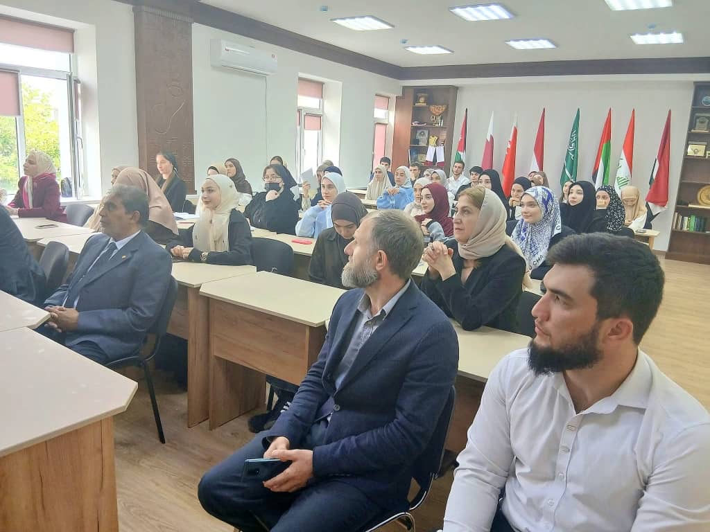 محاضرة بجامعة الشيشان تسلط الضوء على سياحة حضرموت البيئية ضمن فعاليات “أسبوع حضرموت في روسيا الاتحادية “