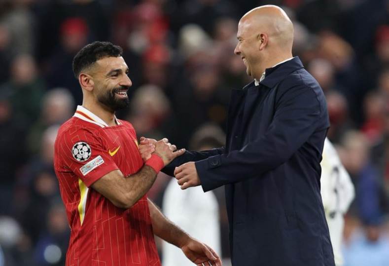 محمد صلاح ومدربه أرني سلوت