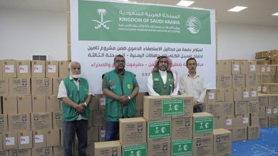 مركز الملك سلمان للإغاثة يسلّم مركز بابطين الطبي دفعة من محاليل الاستصفاء الدموي