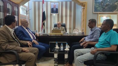 وزير الإدارة المحلية يناقش مع محافظ تعز الاجراءات التنفيذية لمشاريع المحافظة