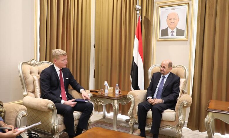 وزير الخارجية يشدد على ضرورة التعامل الدولي الصارم مع مليشيا الحوثي الإرهابية