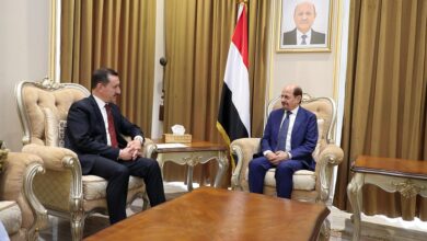 وزير الخارجية يلتقي القائم بأعمال السفارة التركية لدى اليمن