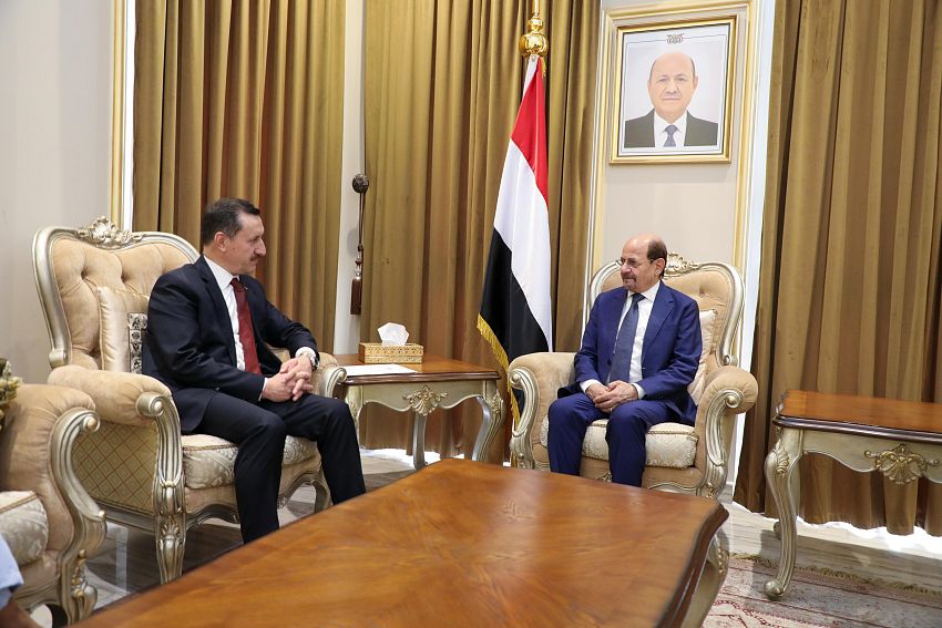 وزير الخارجية يلتقي القائم بأعمال السفارة التركية لدى اليمن
