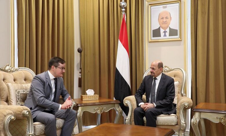وزير الخارجية يلتقي القائم بأعمال السفارة الروسية لدى اليمن
