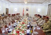 وزير الدفاع ورئيس الأركان يجتمعان بقيادة المنطقة الرابعة ومحاورها
