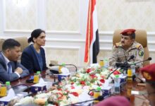 وزير الدفاع يلتقي في عدن سفيرة المملكة المتحدة