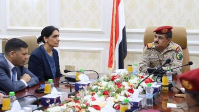 وزير الدفاع يلتقي في عدن سفيرة المملكة المتحدة