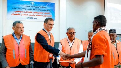 وزير الدولة محافظ عدن يكرّم العمال المبرزين بصندوق النظافة والتحسين بمناسبة عيد العمال