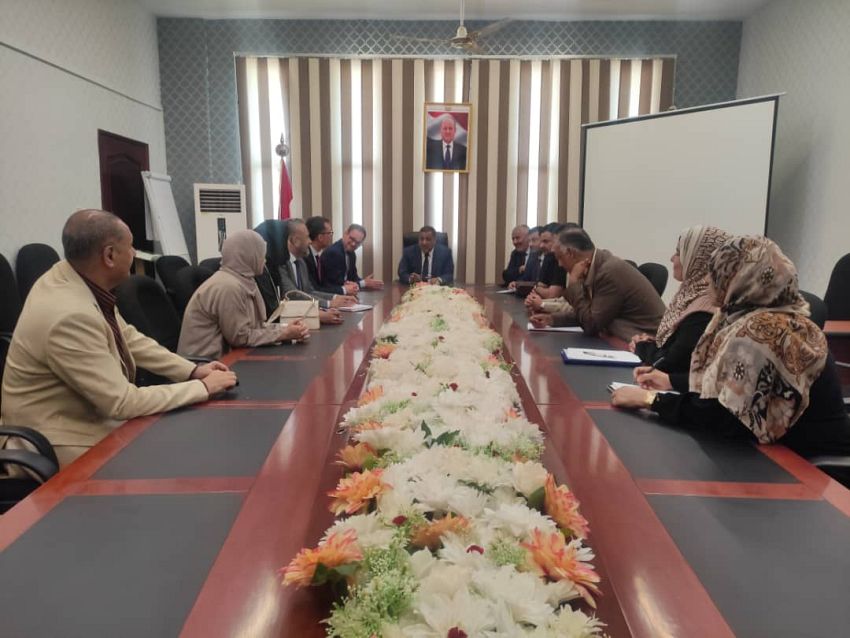 وزير العدل يبحث مع وفد الصليب الأحمر و مؤسسة فريدريش إيبرت تعزيز التعاون المشترك