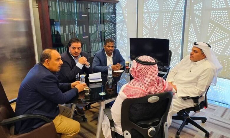 وزير الكهرباء ومحافظ حضرموت يبحثان مع البرنامج السعودي احتياجات قطاعي الكهرباء والتعليم