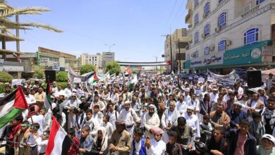 وقفة جماهيرية حاشدة في مأرب تطالب بتحرك دولي عاجل لوقف جرائم الاحتلال في غزة