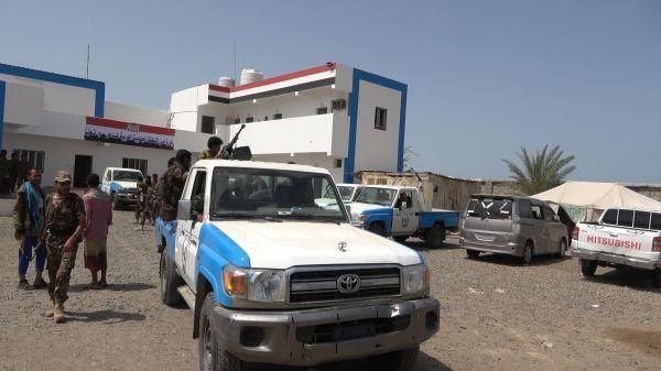 أمن الساحل يلقي القبض على أحد المطلوبين أمنياً لشرطة تعز