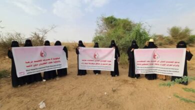 أمهات المختطفين تدين حملة الاختطافات الحوثية في الحديدة