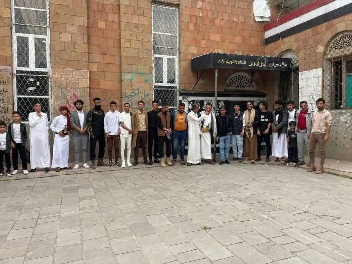 إب.. مليشيا الحوثي تمنع عرضا مسرحيا عيديا رغم الحضور الجماهيري