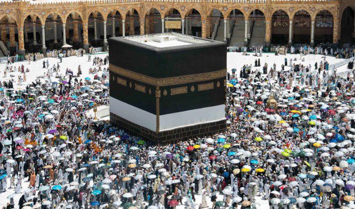 بيسر وطمأنينة.. الحجاج المتعجلون يودعون بيت الله الحرام