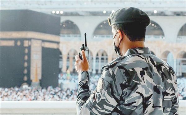 حاولوا التسلل إلى مكة.. ضبط 60 وافدًا مخالفًا لأنظمة الحج