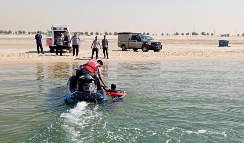 حرس الحدود ينقذ مواطنًا من الغرق في ينبع