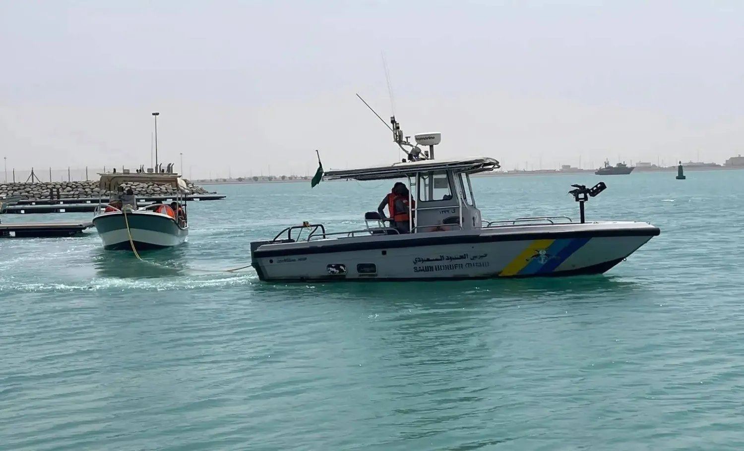 ضبط مواطنين يمارسان الصيد غير المرخص في تبوك
