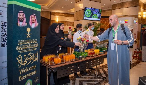 ضيوف خادم الحرمين يصلون إلى المدينة المنورة بعد أداء مناسك الحج