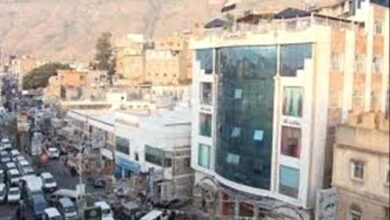 أب ينهي حياة نجليه داخل سوق شعبي في إب