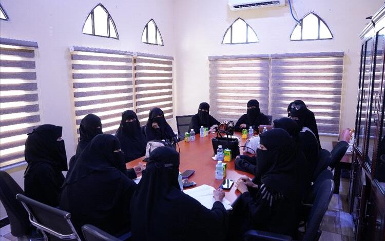 اتحاد نساء اليمن ساحل حضرموت يختتم جلسات النقاش لتحليل النوع الاجتماعي بمراكز خدمات العدالة