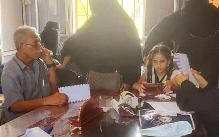اجتماع لإدارة محو الأمية بعدن لمناقشة تطوير الأداء وتوزيع مكافآت مالية قبل عيد الأضحى